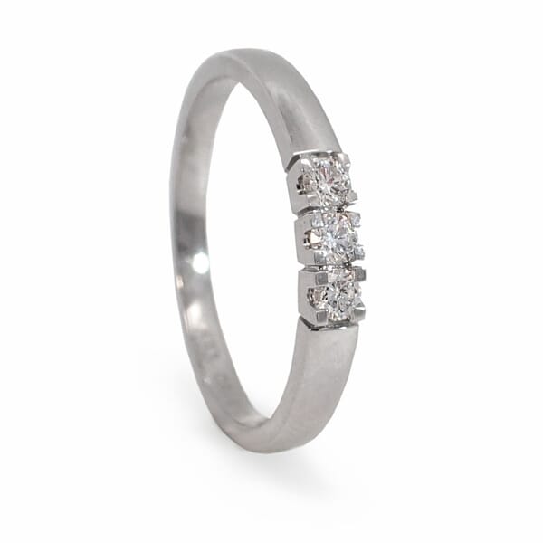 Alliansering i hvitt gull med tre diamanter - 8503050